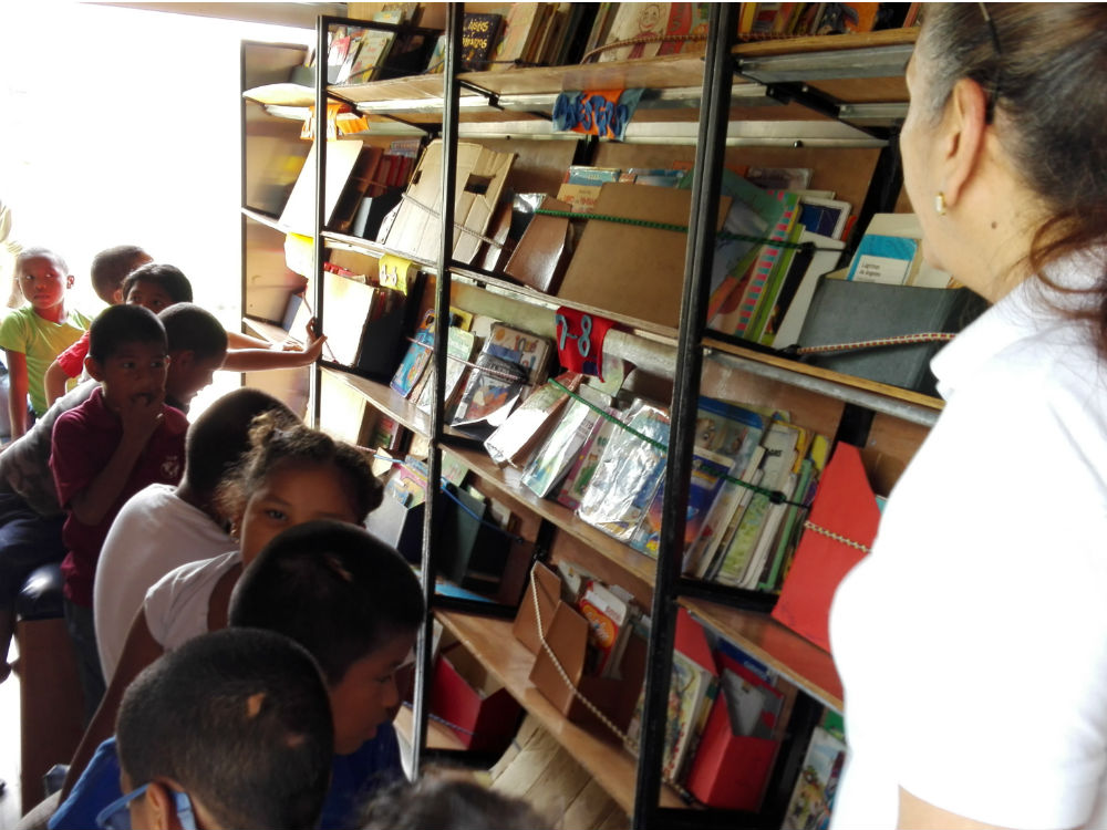 El bibliobus de de la Biblioteca Nacional Ernesto J. Castillero R., es una biblioteca infantil rodante que promueve la lectura en las poblaciones mA?s jA?venes.