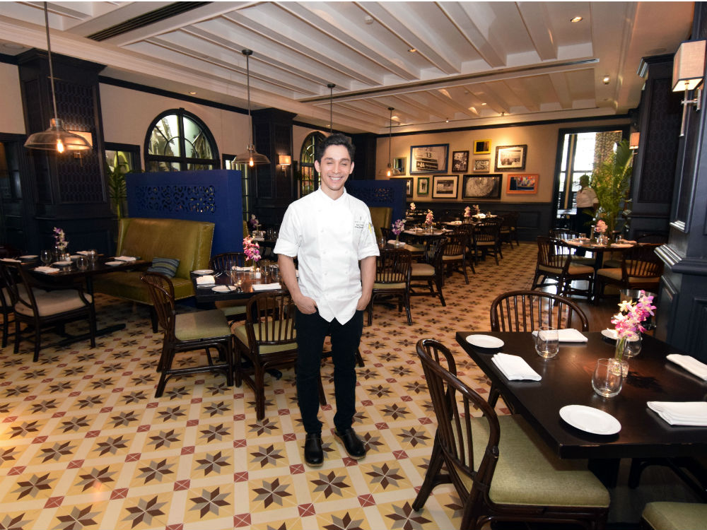 Luis Young en el restaurante Salsipuedes del Hotel Bristol, donde es chef ejecutivo a sus 29 aA�os de edad.