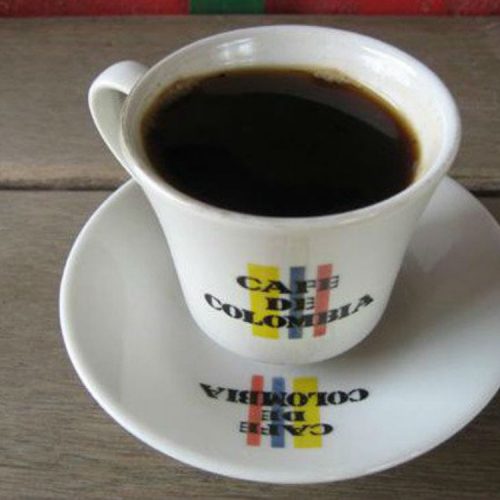 El café de montaña Colombia, es de la categoría de los cafés arábicos conocida como suaves colombianos. Es considerado el mejor café suave del mundo.
