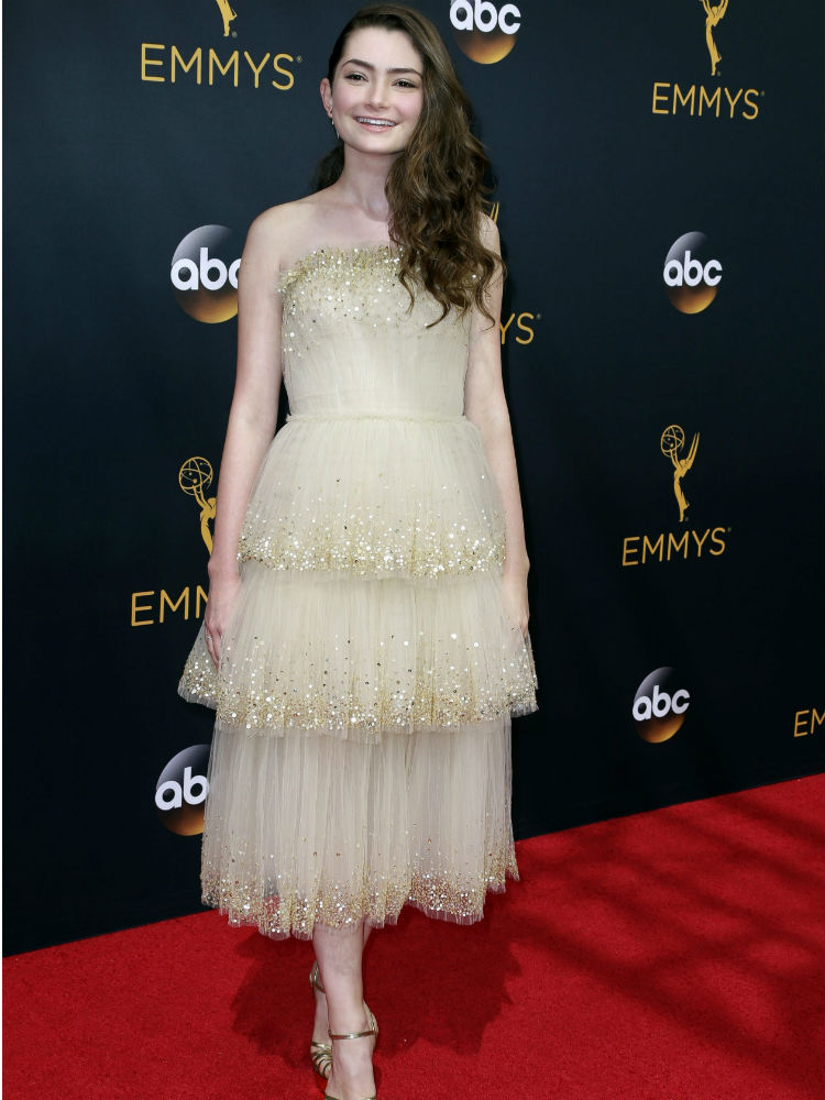 La actriz Emily Robinson  en la entrega de los premios Emmy.