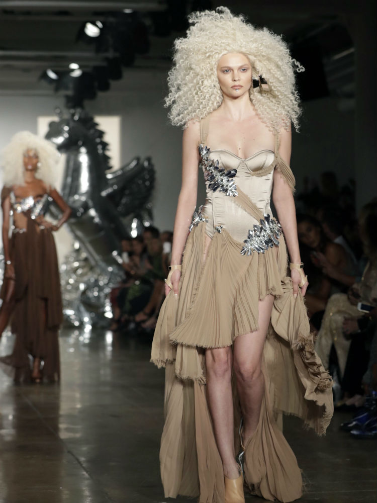 Desfile The Blonds en la semana de la moda de New York.