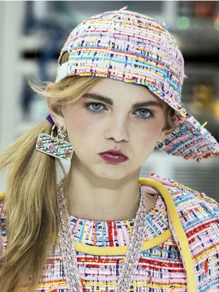Chanel se decantA? por las gorras durante el Paris Fashion Week.