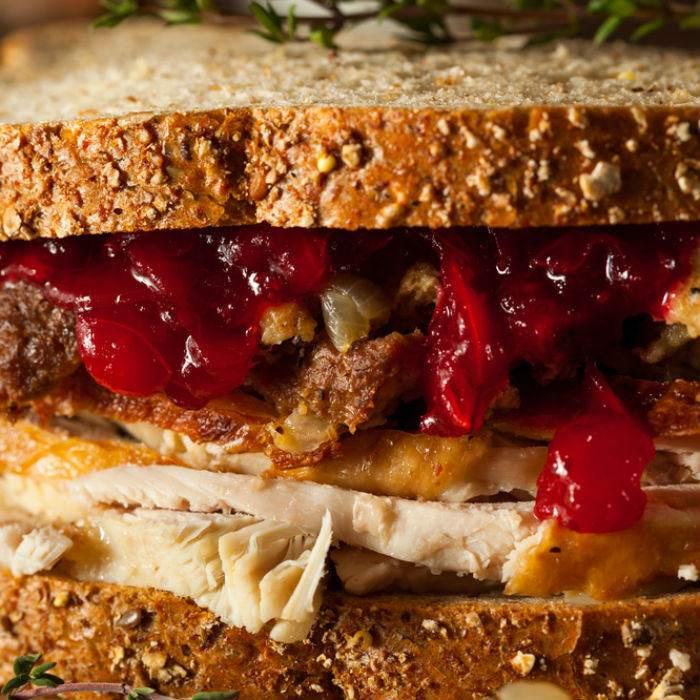 Sandwich de jamA?n y spread de nueces y cranberries
